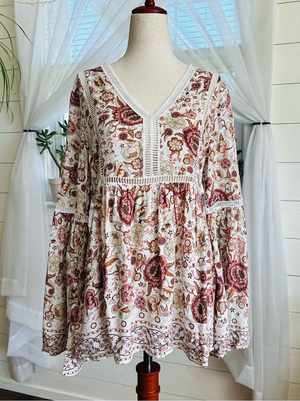 Lucca Couture bohemian floral tunic top with high waist and bell sleeves 
Small